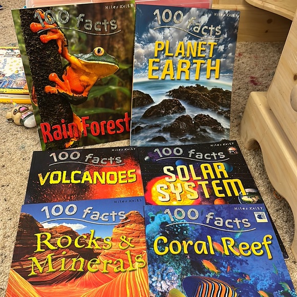 100 facts books - Picture 1 of 4